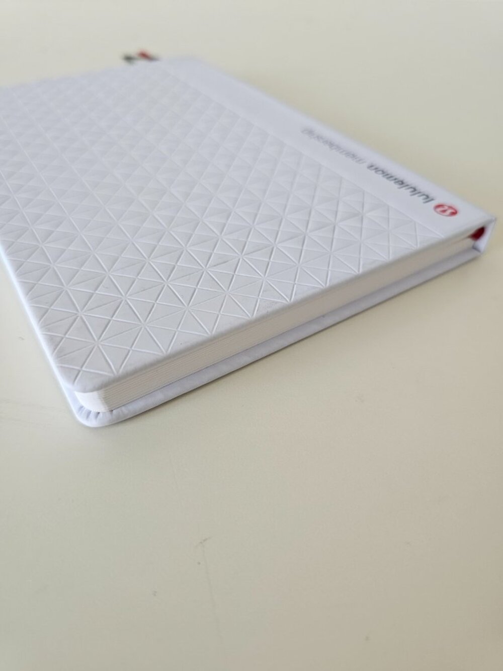 New LULULEMON White Membership Notepad Notebook Red & Black Ribbon Bookmarks - Picture 8 of 8